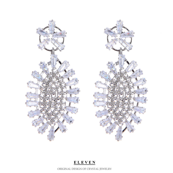 Flower-Shaped Rhinestone Earrings - Sparkling Geometric Dangles for a Chic Look