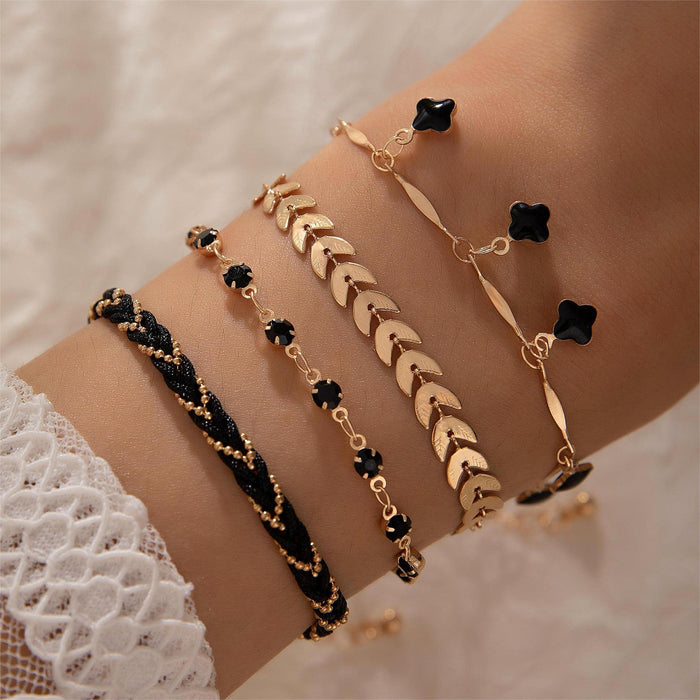 Conjunto de pulsera con colgante de trébol de cuatro hojas negro de estilo bohemio europeo: joyería con cadena de metal geométrica