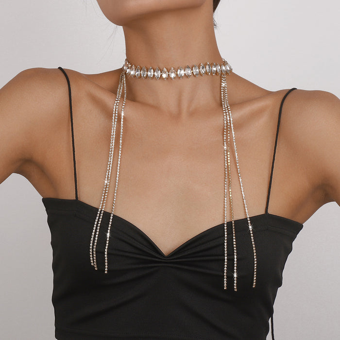 Collar con borlas de diamantes de imitación: diseño creativo con elementos brillantes