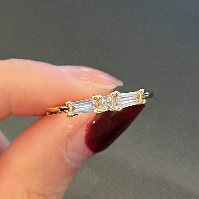 Anillo de dedo índice de circonita súper brillante, anillo de lujo ligero de estilo apilable de nicho