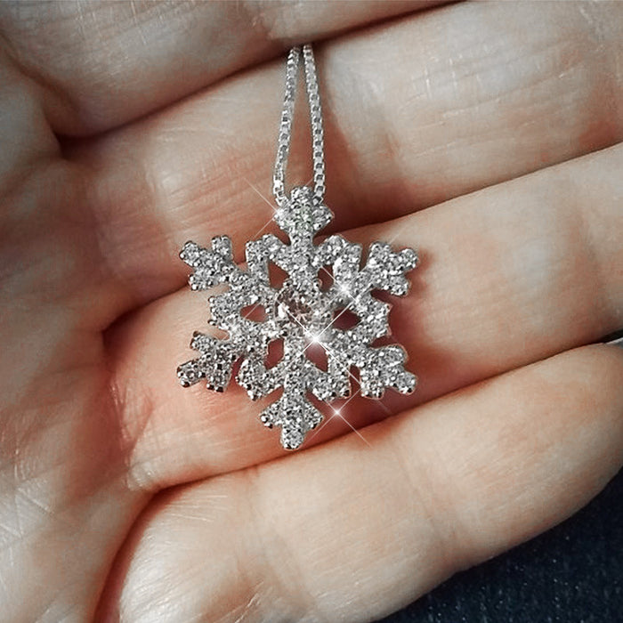 Exquisite zircon snowflake pendant necklace, Christmas gift