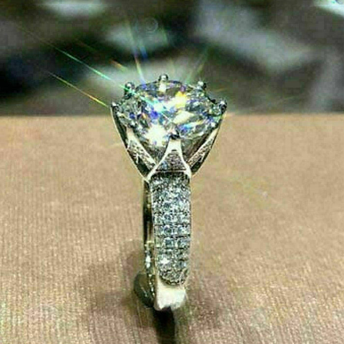 Anillo de compromiso de diamantes con forma de corona Anillo de lujo con ocho corazones y ocho flechas