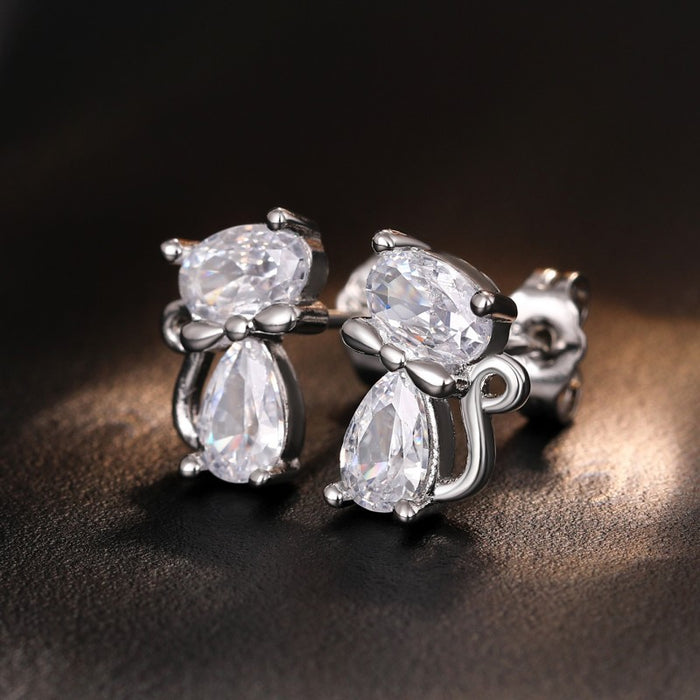 Pendientes de gato con lazo y joyas brillantes