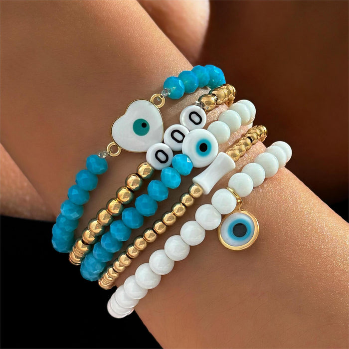 Juego de pulseras de cuentas de colores con dijes de letras y ojo malvado: cinco piezas