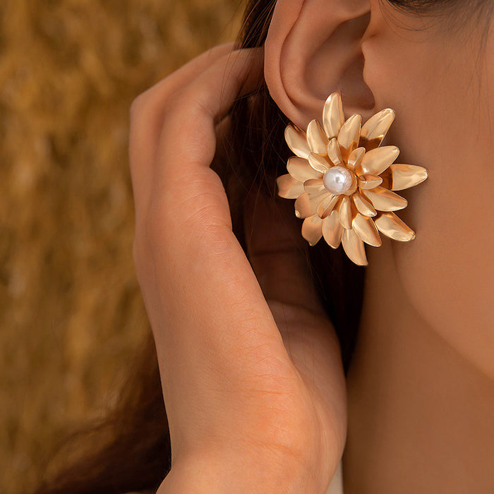 Small golden flower earrings, five-leaf clover, mini simple ear bone studs