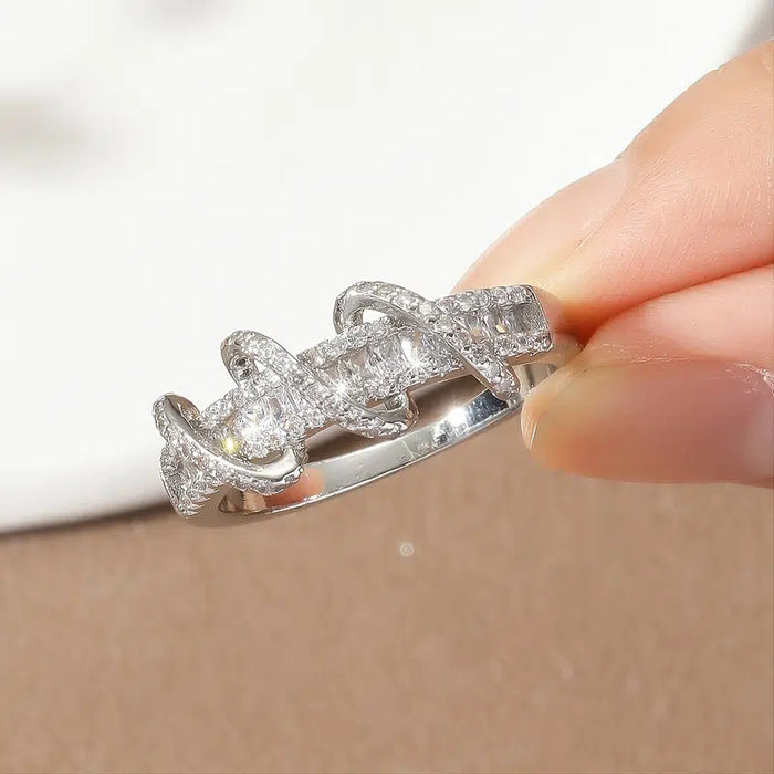Hollow ribbon ring niche design couple ring female ring