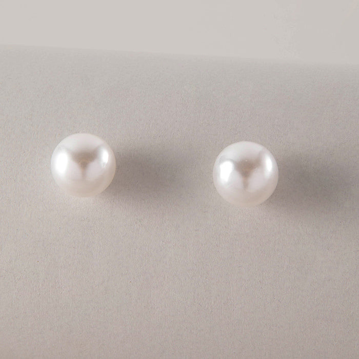 Fan-shaped pearl earrings, elegant small flower semi-circular earrings