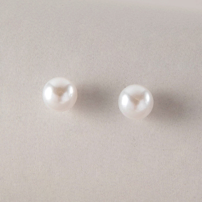 Fan-shaped pearl earrings, elegant small flower semi-circular earrings