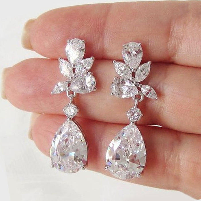 Pendientes llenos de diamantes