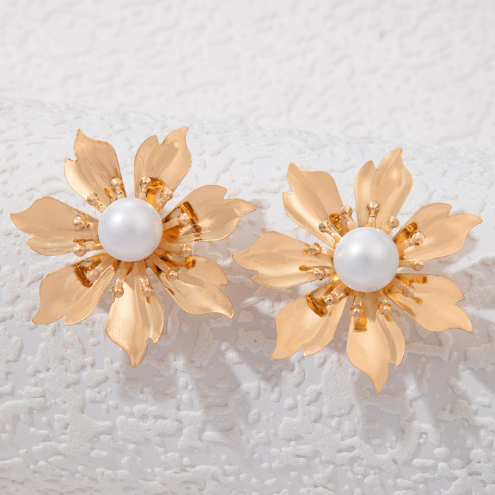 Small golden flower earrings, five-leaf clover, mini simple ear bone studs