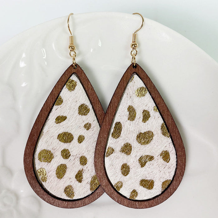 Water drop type wooden earrings