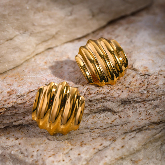 Pendientes de acero inoxidable con textura arrugada en oro de 18 quilates: joyería de acero de titanio transfronterizo estilo INS