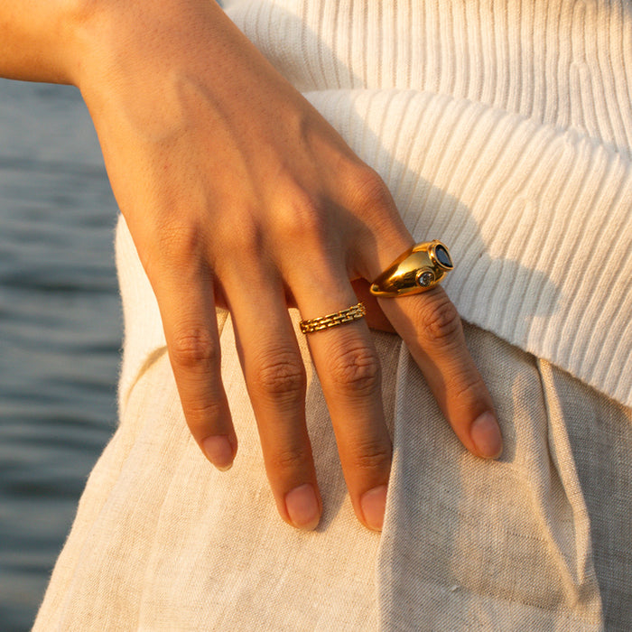 Black Diamond Retro Water Drop Ring with 18K Gold and Zircon Inlay