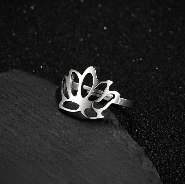 Fashionable small and fresh flower rings, wholesale of stainless steel open rings