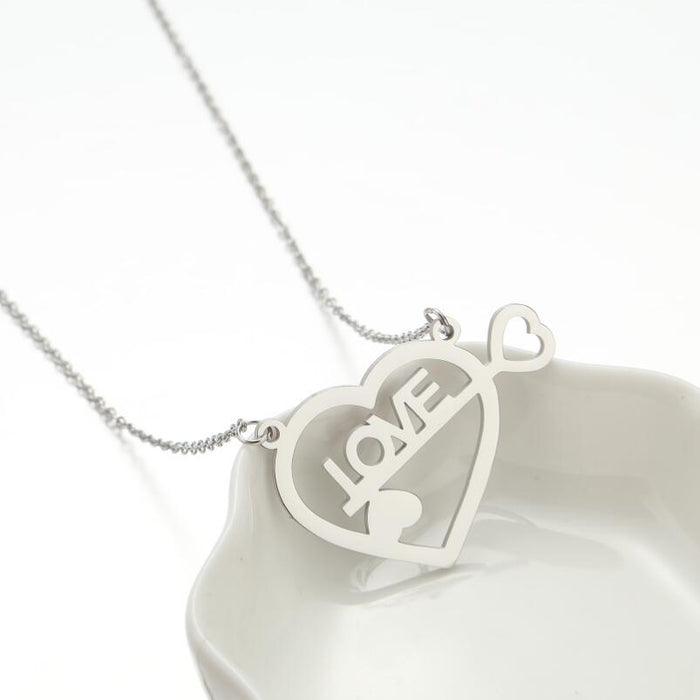 Collar con colgante de letra de la suerte, cadena de clavícula con llave de amor geométrica simple para mujer al por mayor