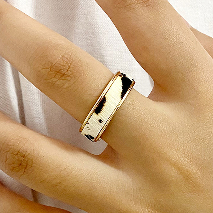 Anillo de aleación de zinc bañado en oro con cuero y crin de caballo: diseño abierto ajustable para mujer, estilo occidental moderno