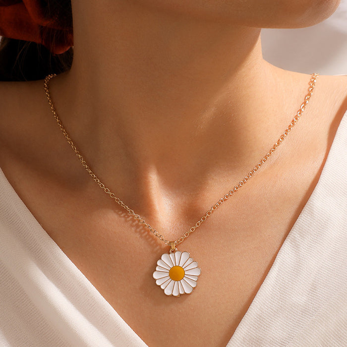 White Daisy Drop Oil Necklace with Fresh Floral Single Layer Design